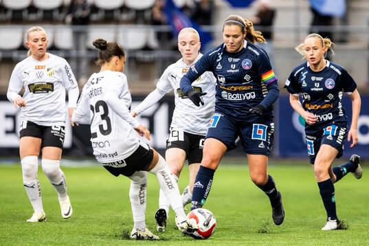 Häckens Anna Sandberg och Felicia Schröder mot