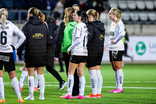 Häckens Clarissa Larisey deppar