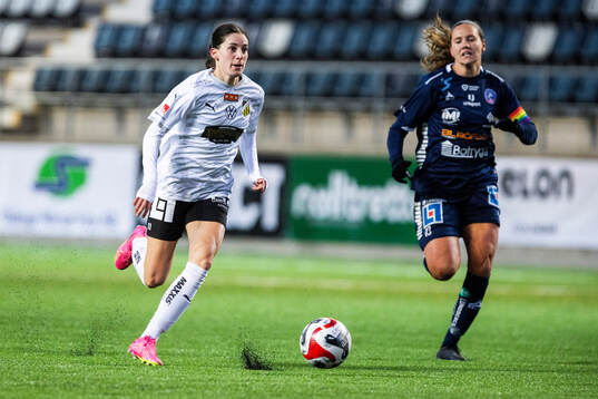 Häckens Clarissa Larisey och Linköpings Emma Lennartsson