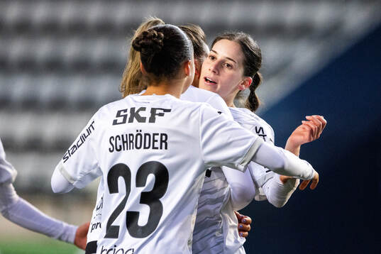 Häckens Clarissa Larisey jublar