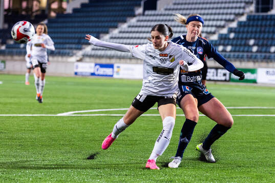 Häckens Clarissa Larisey och Linköpings Emma Östlund