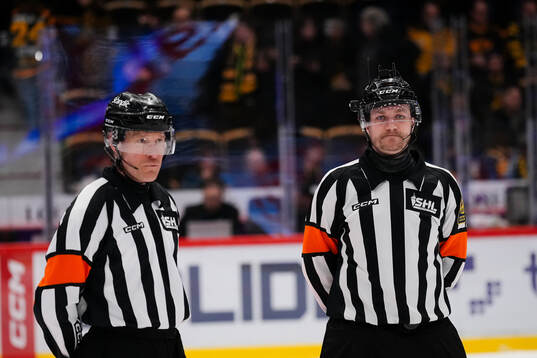Domare Tobias Björk och Daniel Eriksson