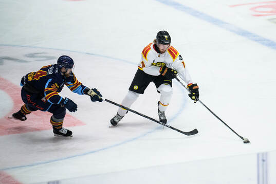 Djurgårdens Daniel Brodin och Brynäs Oskar Kvist