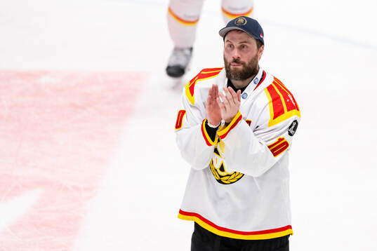 Brynäs Johan Larsson jublar