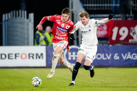 Degerfors Oscar Wallin och Helsingborgs Taylor Silverholt