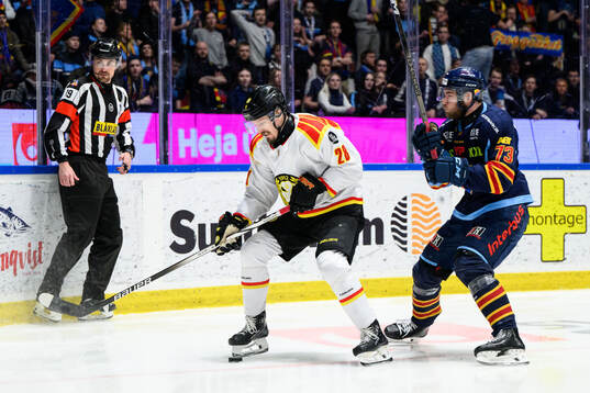 Brynäs Johannes Kinnvall och Djurgårdens Anton Gradin