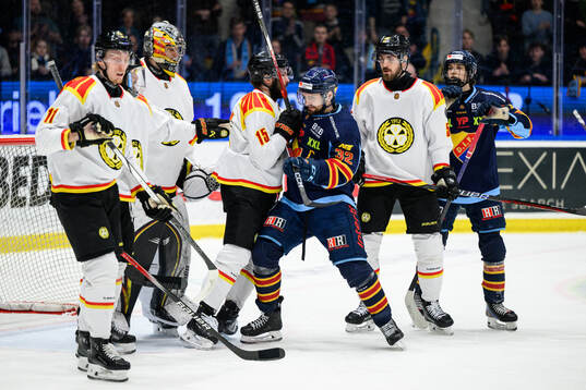 Brynäs Simon Bertilsson och Djurgårdens Marcus Krüger