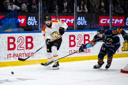 Brynäs Johannes Kinnvall och Djurgårdens Marcus Krüger