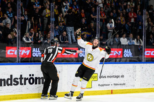 Brynäs Oliver Tärnström jublar