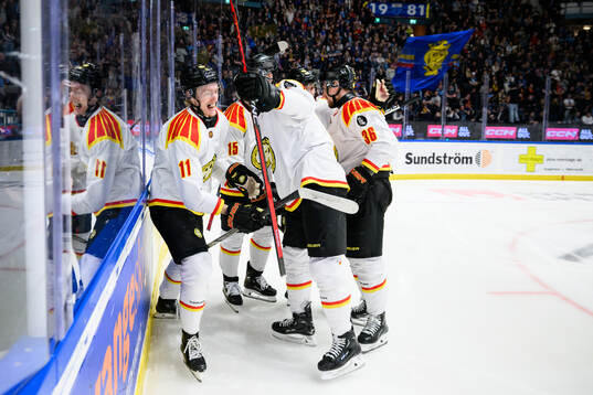 Brynäs Oliver Tärnström jublar