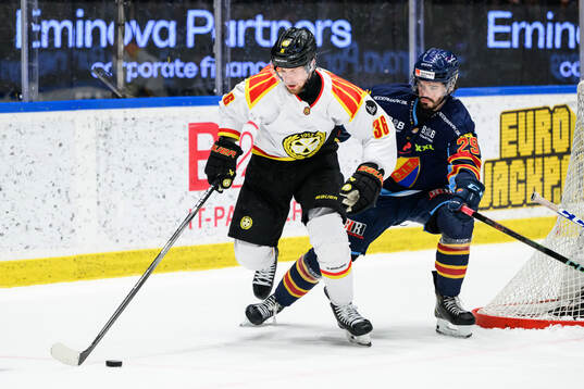 Brynäs Linus Ölund och Djurgårdens Axel Andersson