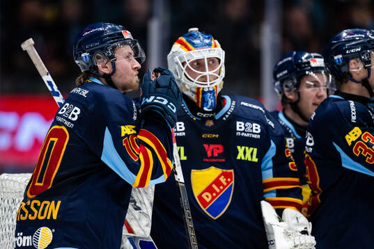 Djurgårdens Jakob Ragnarsson och målvakt Viktor Andrén