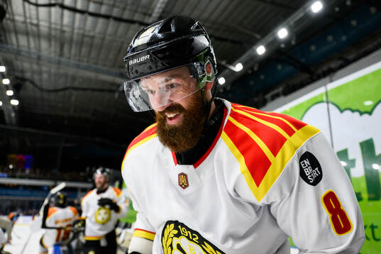 Brynäs Jordie Benn jublar