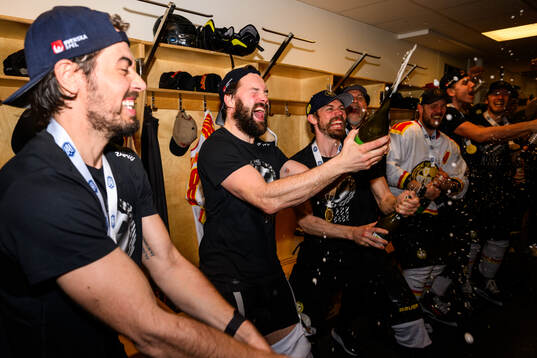 Brynäs Simon Bertilsson och Anton Rödin jublar