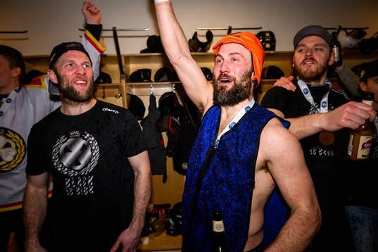 Brynäs Johan Larsson jublar
