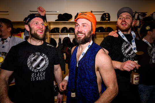 Brynäs Johan Larsson jublar