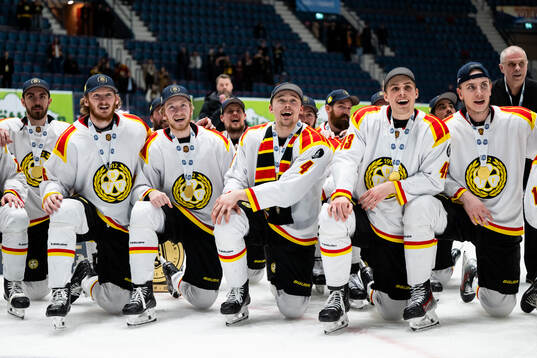 Brynäs Theo Lindstein och Noel Nordh jublar