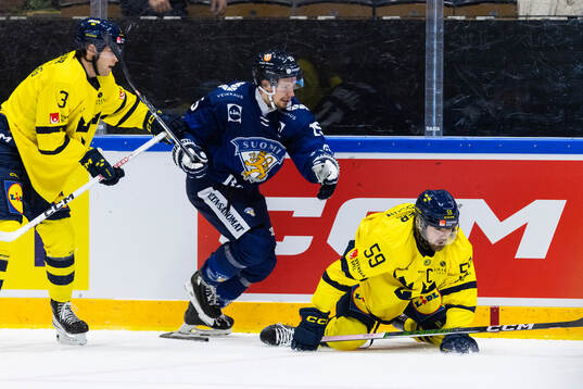 Jonathan Myrenbergof and Linus Johansson of Sweden and