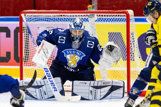 Goaltender Harri Säteri of Finland