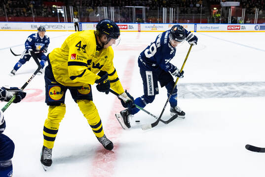 Victor Ejdsell of Sweden and Oliver Kapanen of Finland