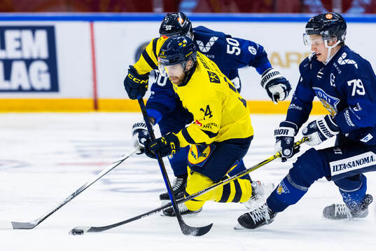 Oskar Lang of Sweden and Oliver Kapanen of Finland