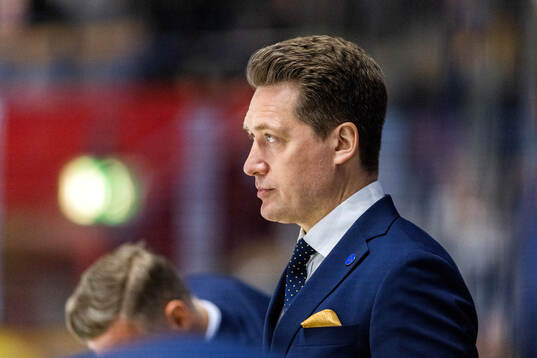 Sam Hallam, Head coach of Sweden