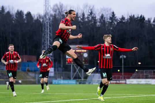 Brommapojkarnas Nikola Vasic jublar