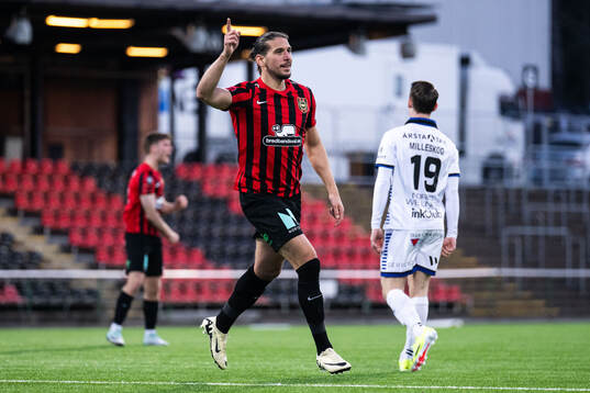 Brommapojkarnas Nikola Vasic jublar