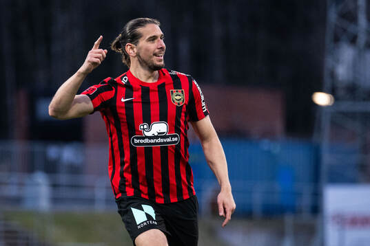 Brommapojkarnas Nikola Vasic jublar