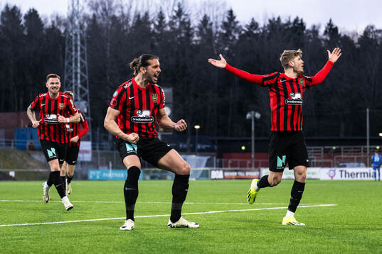 Brommapojkarnas Nikola Vasic jublar