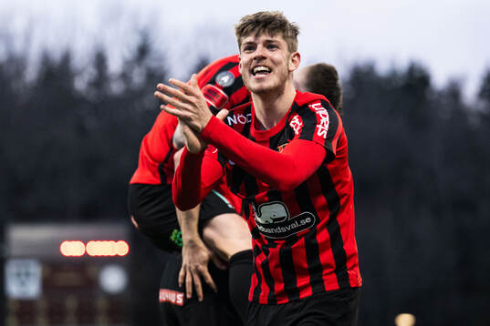 Brommapojkarnas Frederik Christensen  jublar