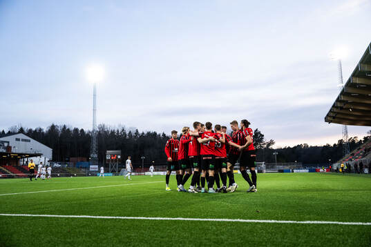 Brommapojkarnas spelare jublar