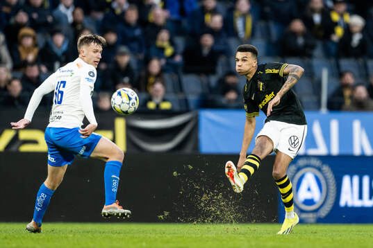 Värnamos Albin Lohikangas och AIKs Rui Modesto