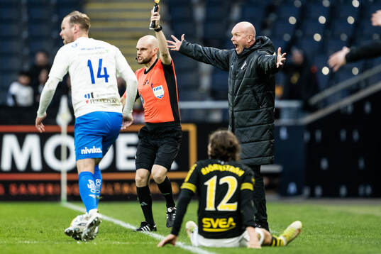 AIKs tränare Henning Berg reagerar