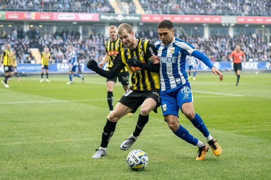 Häckens Simon Gustafson och IFK Göteborgs Thomas Santos