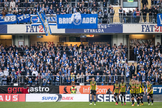 Häckens Amor Layouni jublar