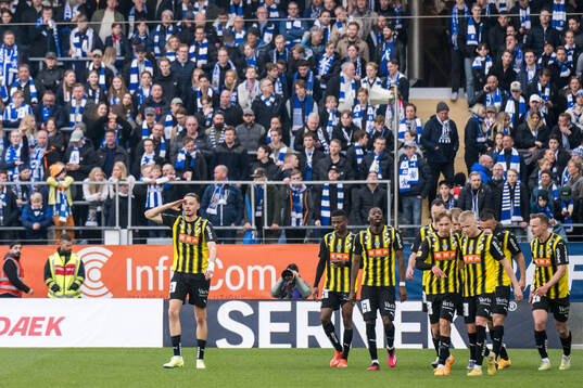 Häckens Amor Layouni jublar
