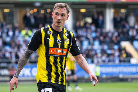 Häckens Jacob Barret Laursen deppar när han lämnar plan
