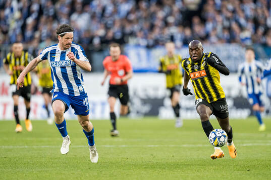 IFK Göteborgs Gustav Svensson och Häckens Edward Chilufya