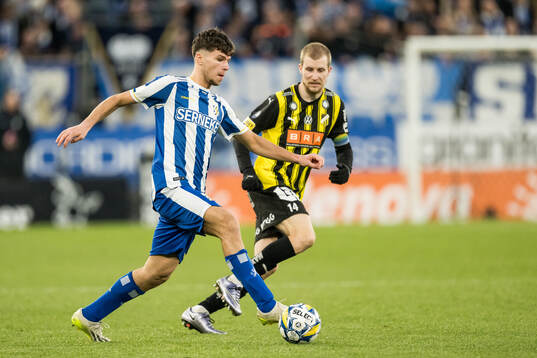 IFK Göteborgs Lion Beqiri och Häckens Simon Gustafson