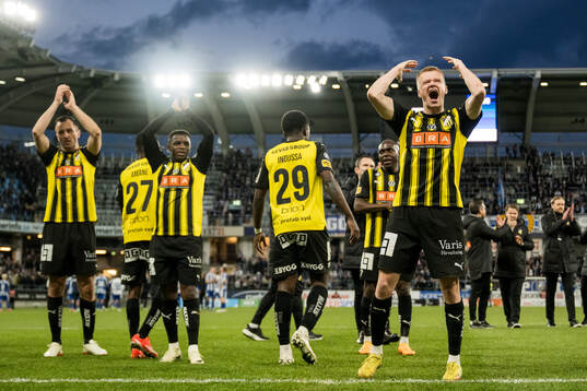 Häckens Axel Lindahl jublar