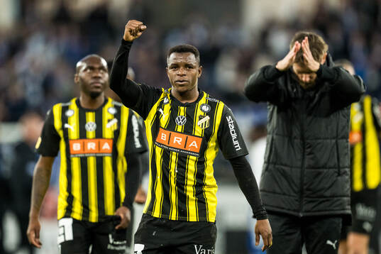 Häckens Abdulrazaq Ishaq jublar