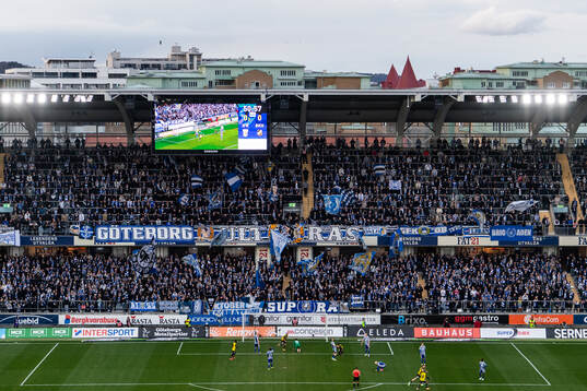 Häckens Amor Layouni jublar