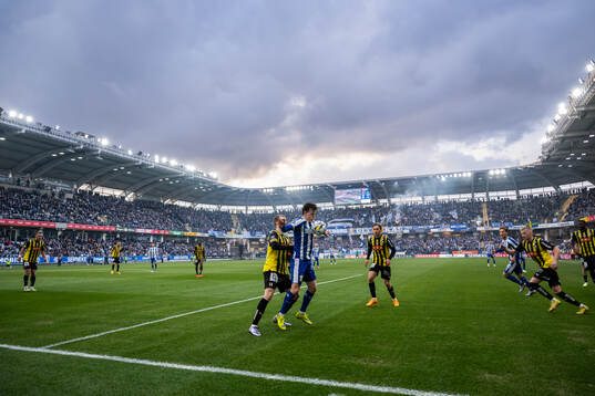 Häckens Simon Gustafson och IFK Göteborgs Kolbeinn