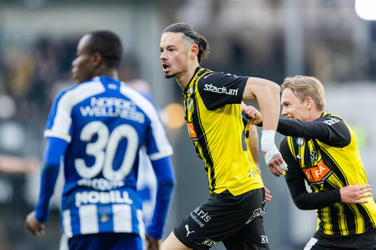 Häckens Amor Layouni jublar