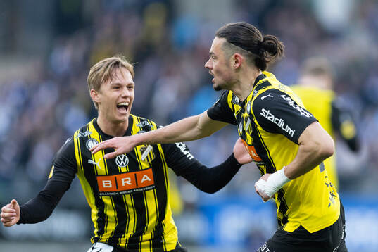 Häckens Amor Layouni jublar ihop med Pontus Dahbo