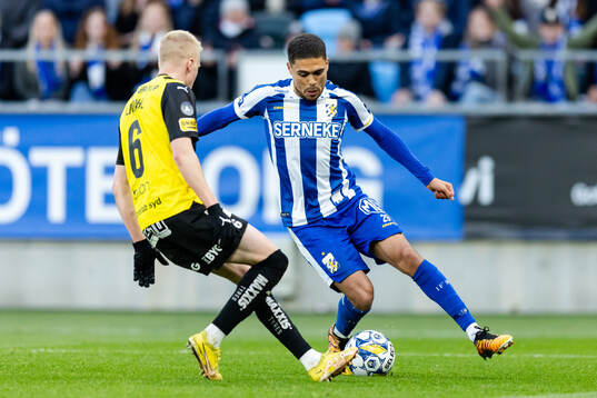 Häckens Axel Lindahl och IFK Göteborgs Thomas Santos