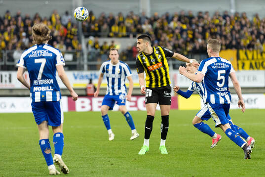 Häckens Srdjan Hrstic och IFK Göteborgs Sebastian Ohlsson