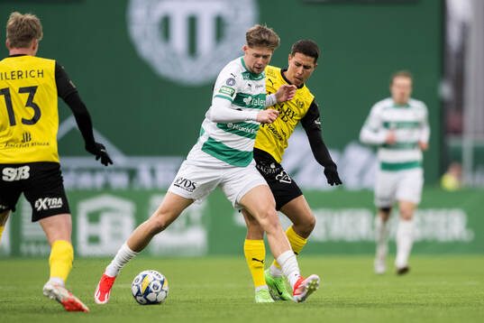 Västerås Patric Åslund och Mjällbys Nicklas Røjkjær