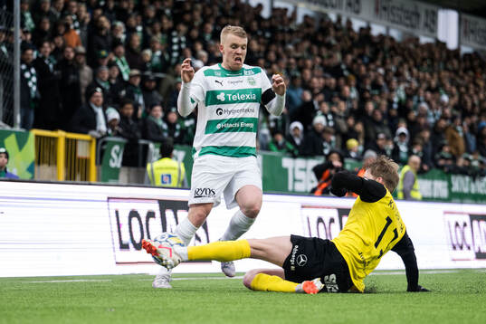 Västerås Simon Johansson och Mjällbys Jacob Kiilerich